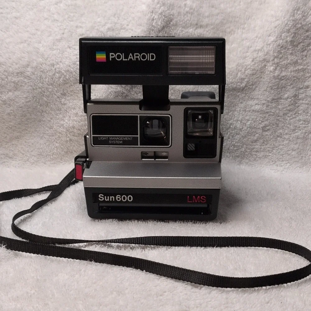 Polaroid Sun 660 Autofocus Instant Film Camera Vintage Black  w/Strap Not Tested